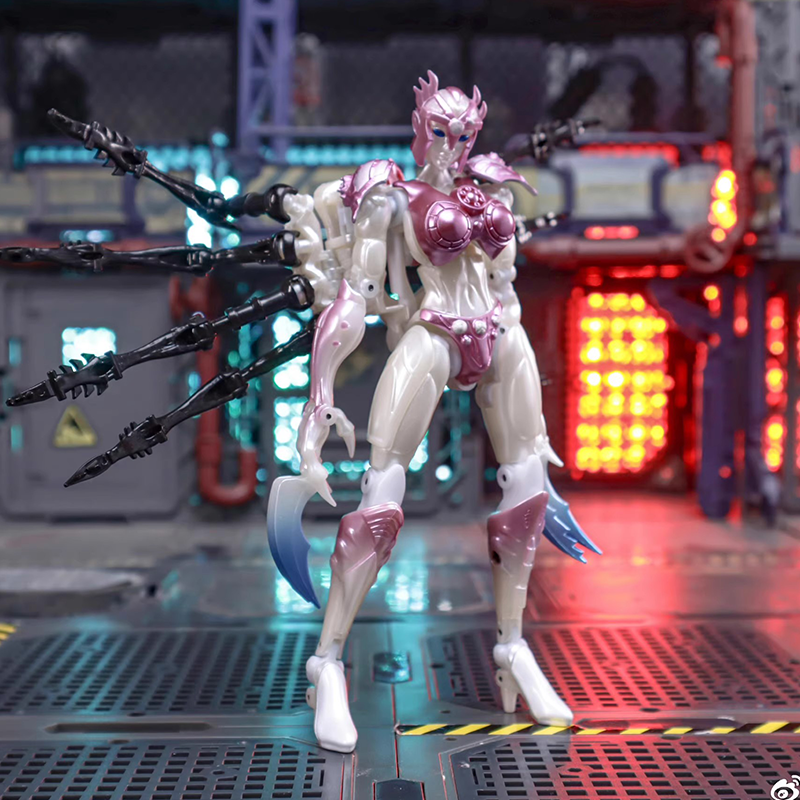 TransArt BWM-08PW TransMetal Blackwidow Repaint Version