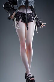 [Reserva anticipada] Figura de escala 1/6 de Kurochako de DK Studio que tiene problemas para elegir medias en el probador