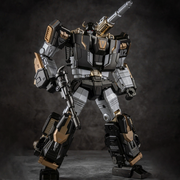 Generation Toy GT-11D Darknight Redbull Sideswipe Schwarze Version